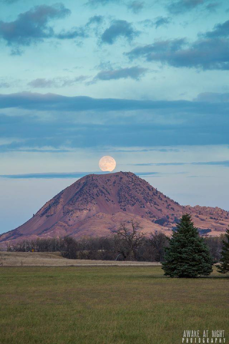 Black-Hills-SD/800x600_BH Moon over Bear Butte.jpg